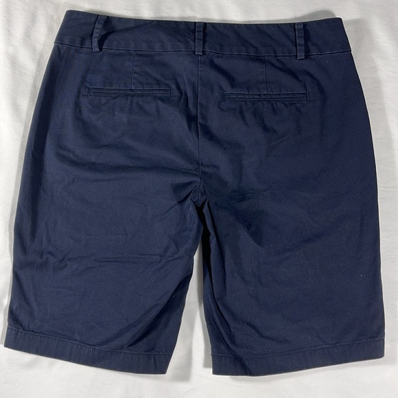 Ann Taylor womens navy blue Boardwalk Short flat front 10" Bermuda - size 4 - Picture 3 of 10